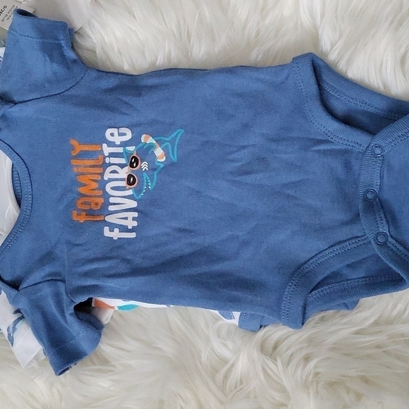 Dog Sport 3/6M outfit and KoalaBaby 0/3M 4 pack bodysuit bundle and bibs… - Picture 10 of 12